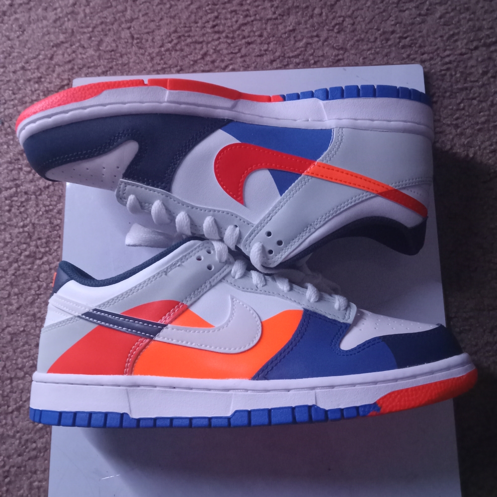 $65 Nike Dunk LOW SIZE 7Y